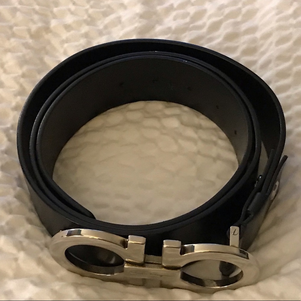 Men’s Salvatore Ferragamo black leather belt, size 46, 1.5’’ wide.